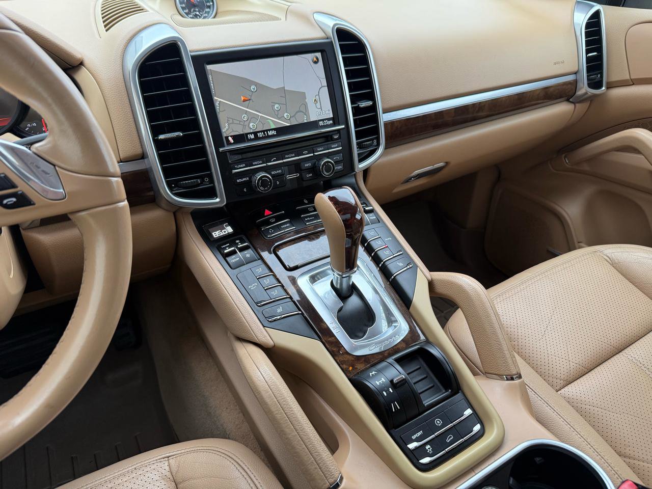 Used 2012 Porsche Cayenne image 33