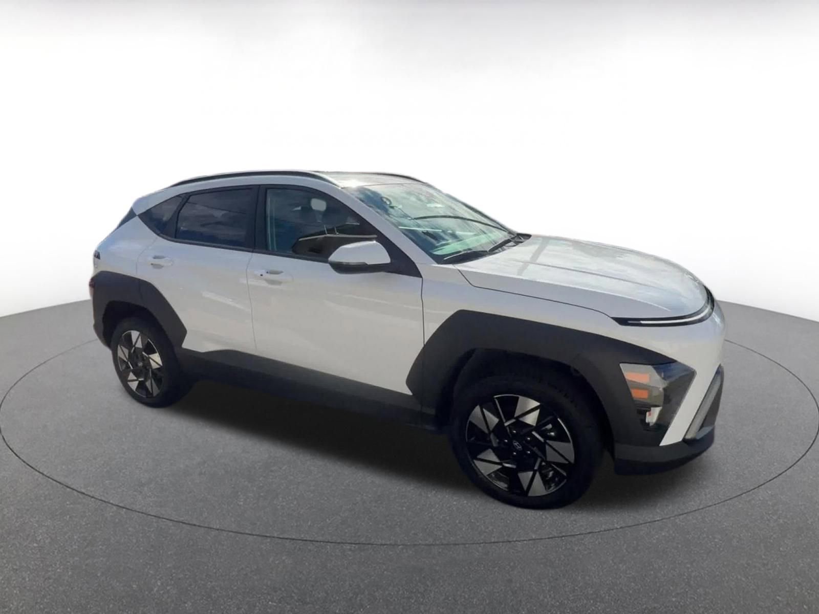 Used 2025 Hyundai Kona SEL image 2