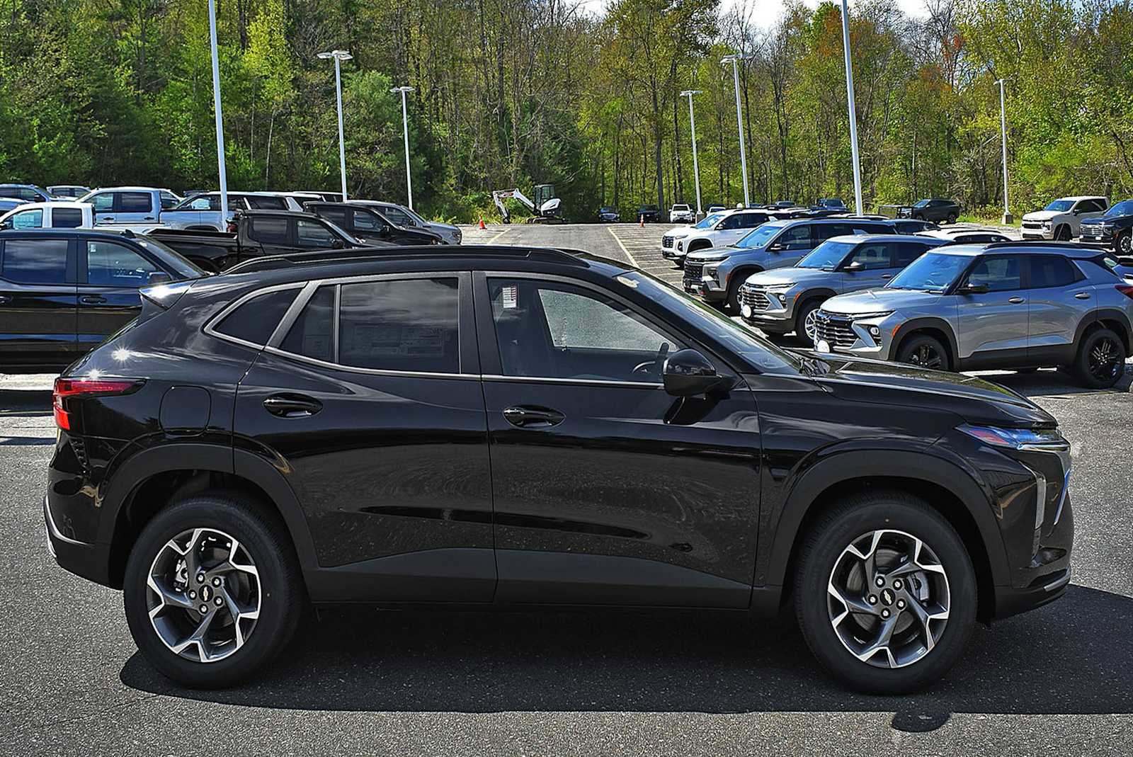 New 2026 Chevrolet Trax LT w/ Sunroof Package FWD image 6