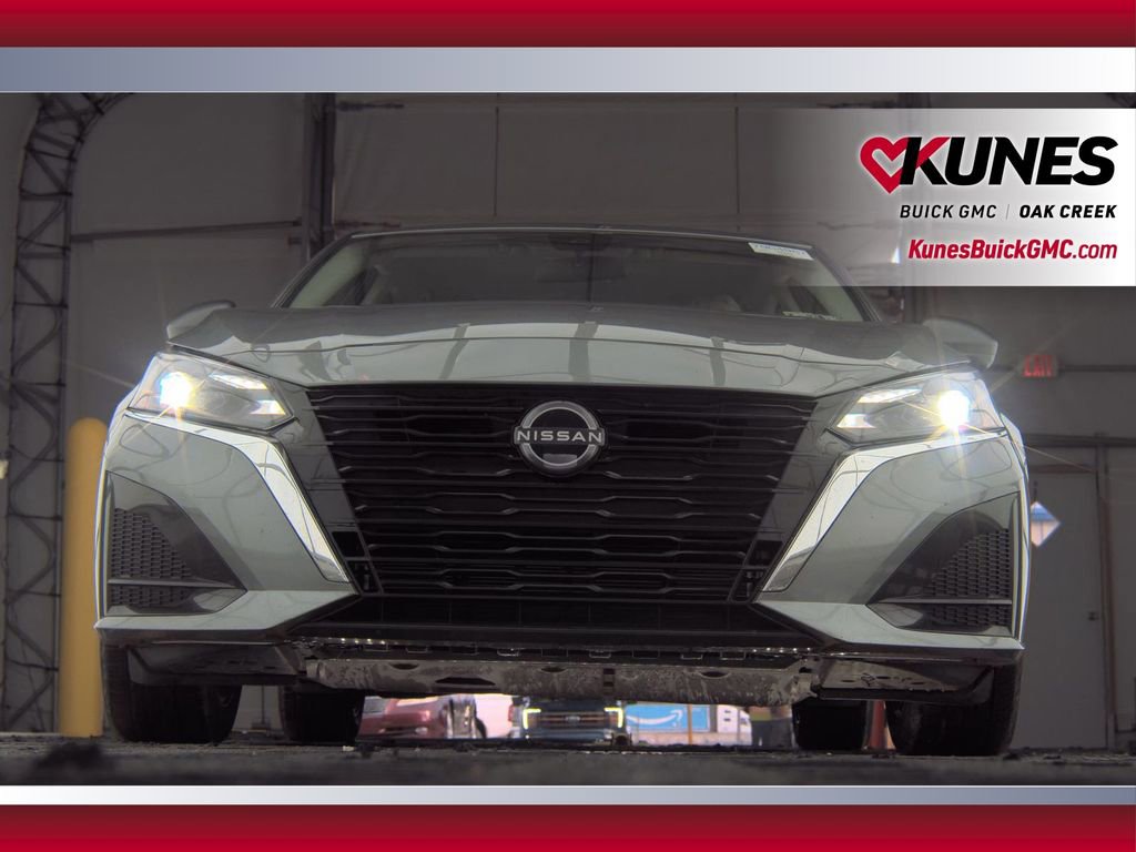 Used 2024 Nissan Altima 2.5 SV image 4