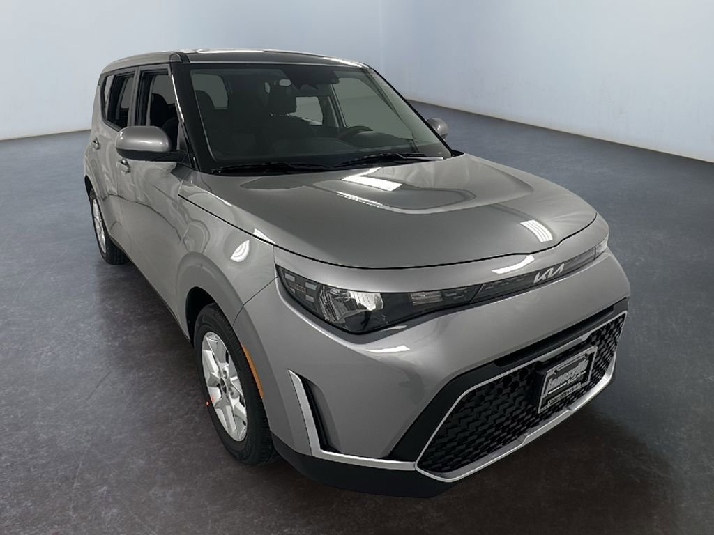 New 2025 Kia Soul LX image 1