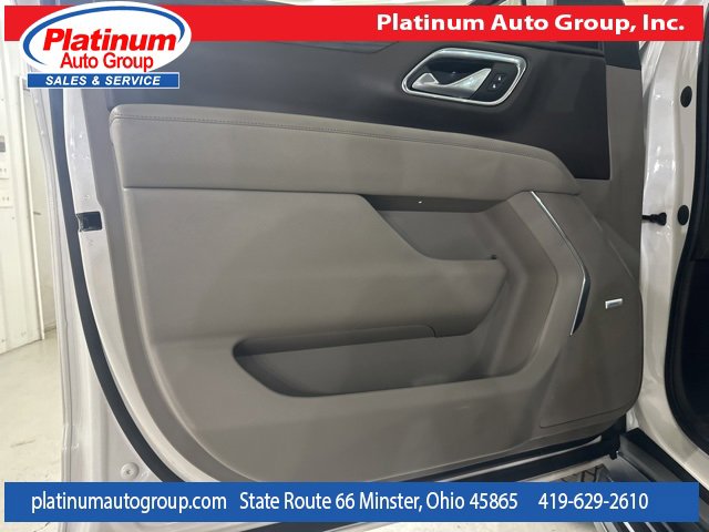 Used 2023 GMC Yukon XL SLT image 48