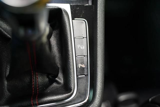 Used 2018 Volkswagen GTI Autobahn FWD image 26