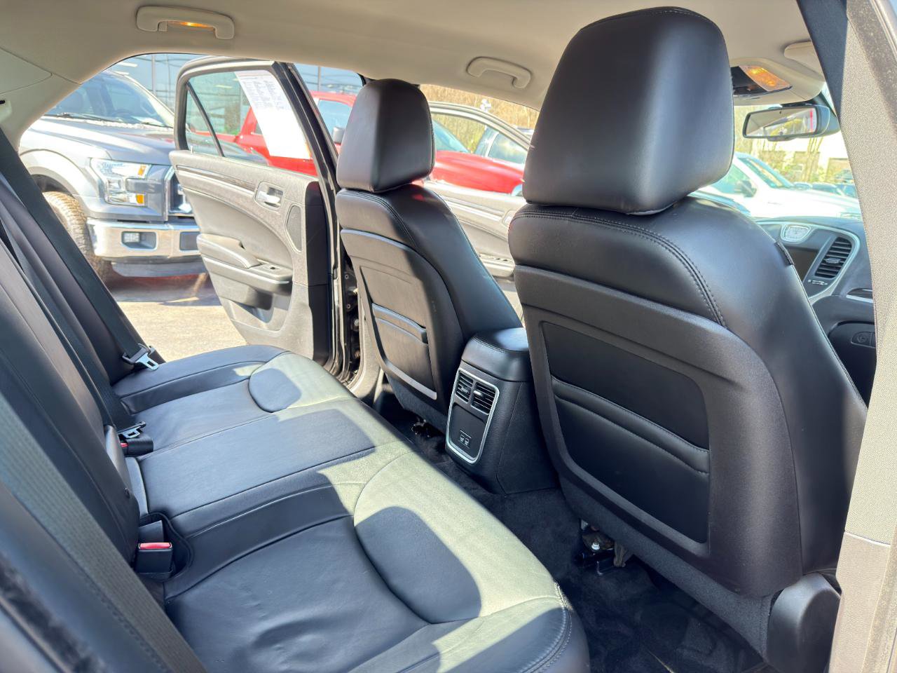 Used 2015 Chrysler 300 Limited w/ Driver Convenience Group image 30