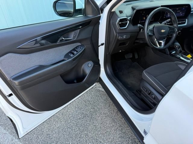 Used 2024 Chevrolet TrailBlazer LT w/ Convenience Package AWD/4WD image 10