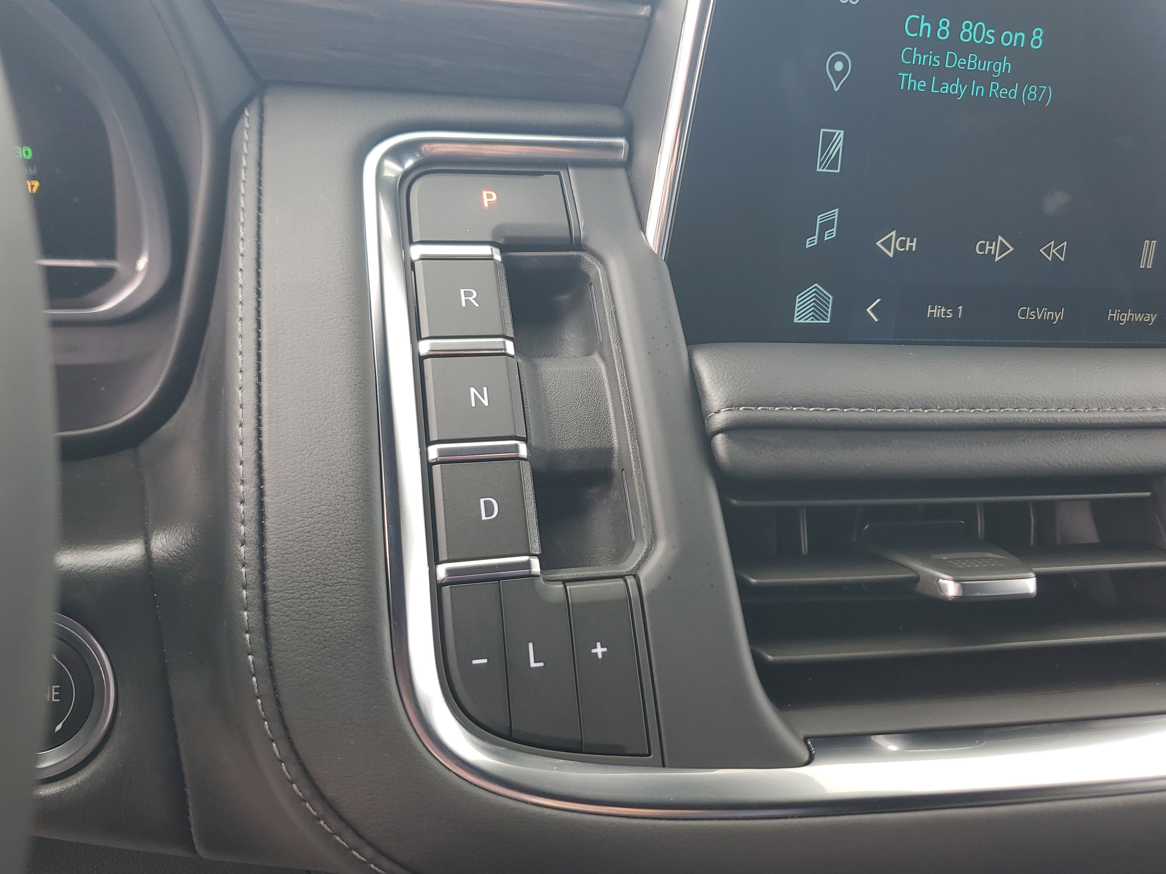 Used 2023 Chevrolet Suburban Z71 w/ Luxury Package image 25