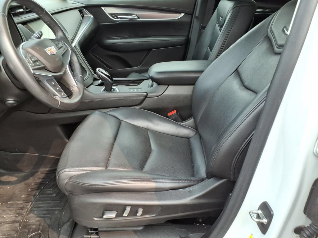 Used 2018 Cadillac XT5 Luxury w/ Driver Awareness Package AWD/4WD image 13