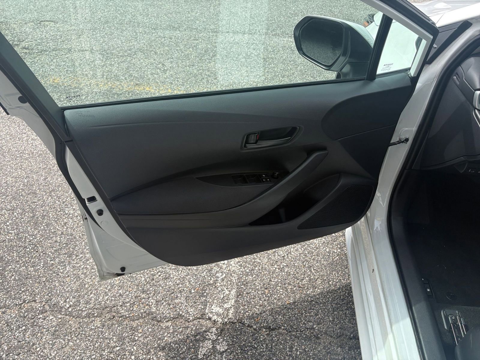 Used 2025 Toyota Corolla LE FWD image 18