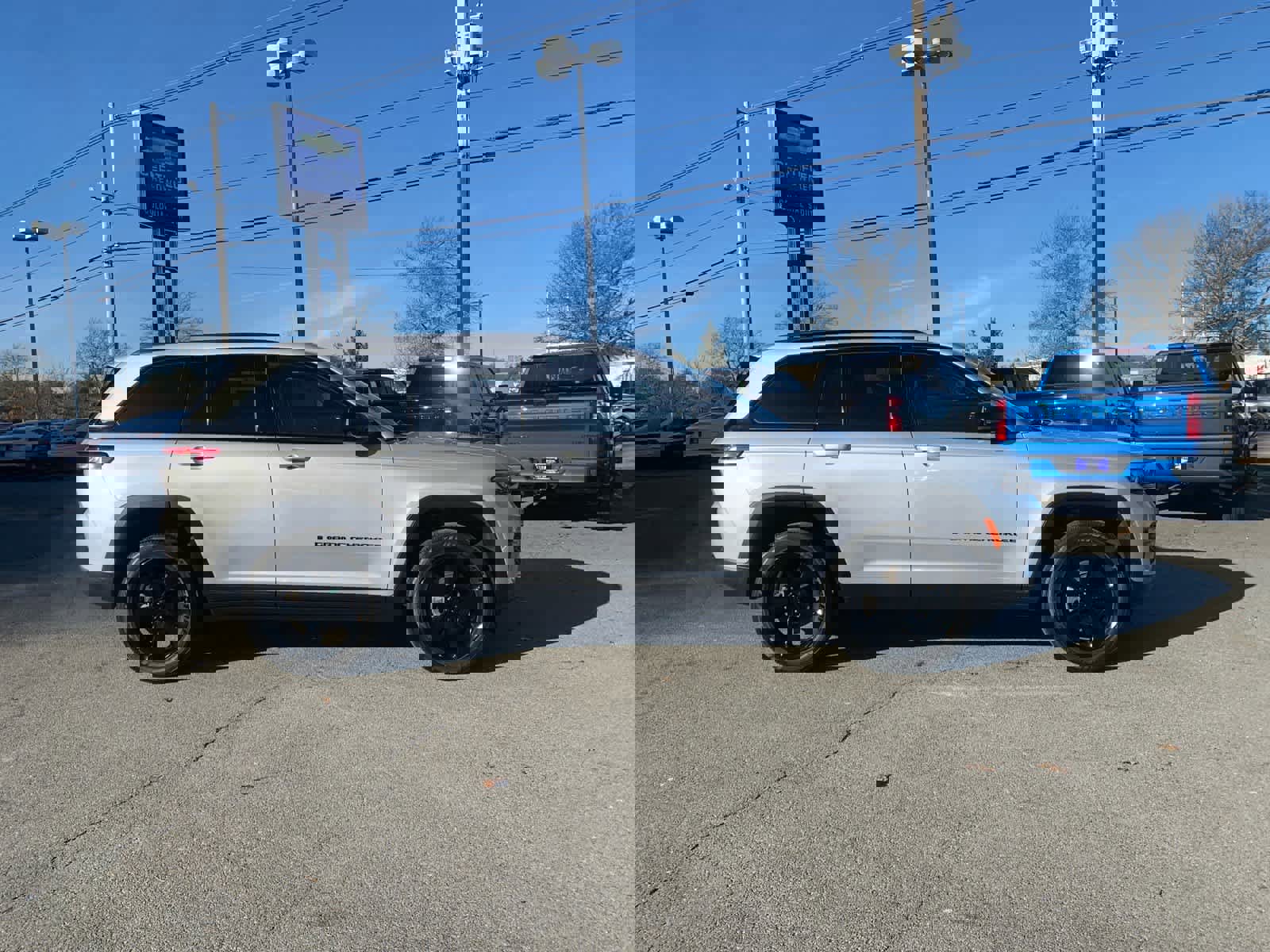 Used 2023 Jeep Grand Cherokee Altitude image 7