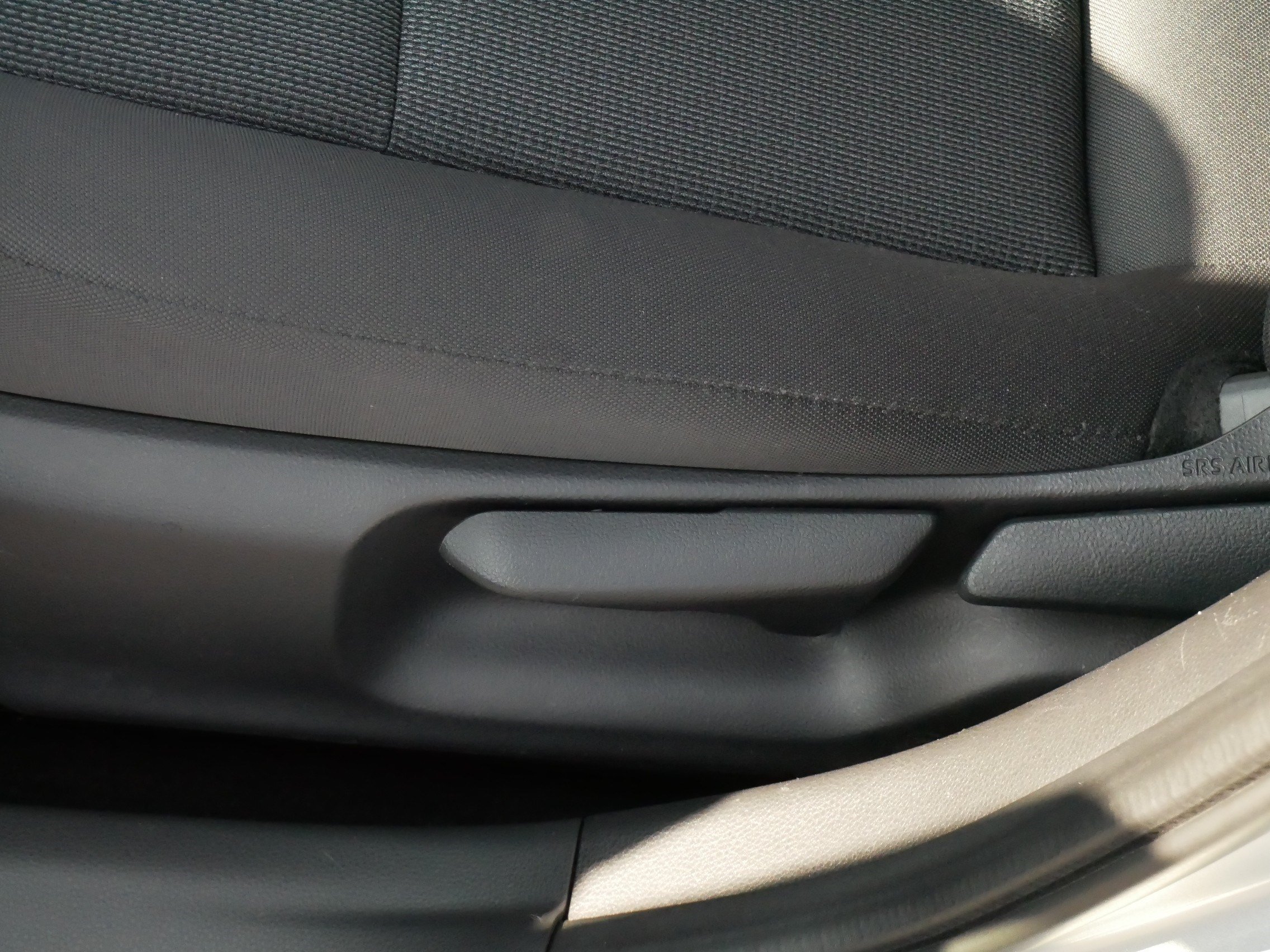 Certified 2025 Toyota Prius LE FWD image 20