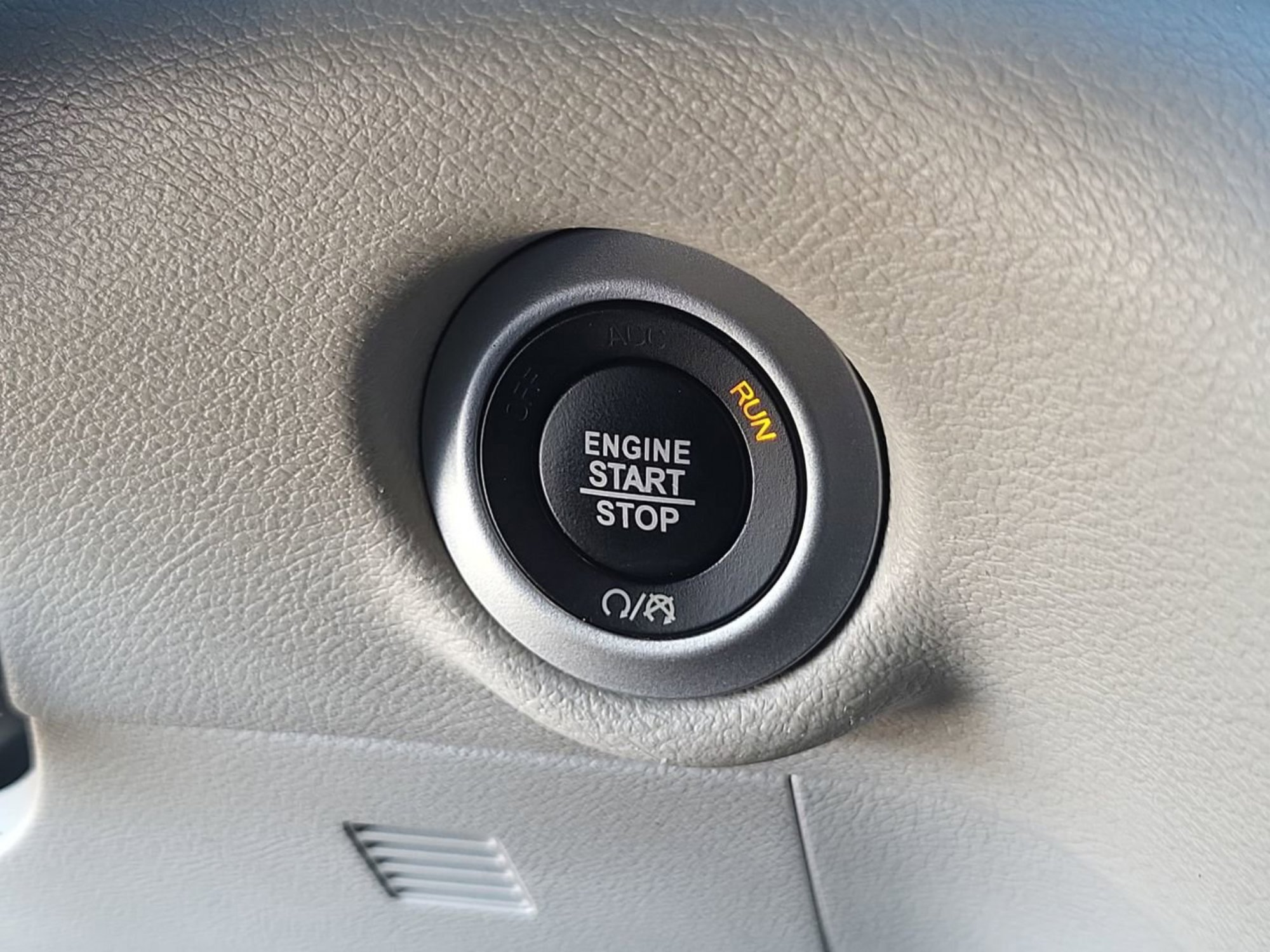 Used 2020 Chrysler Voyager Lxi image 29