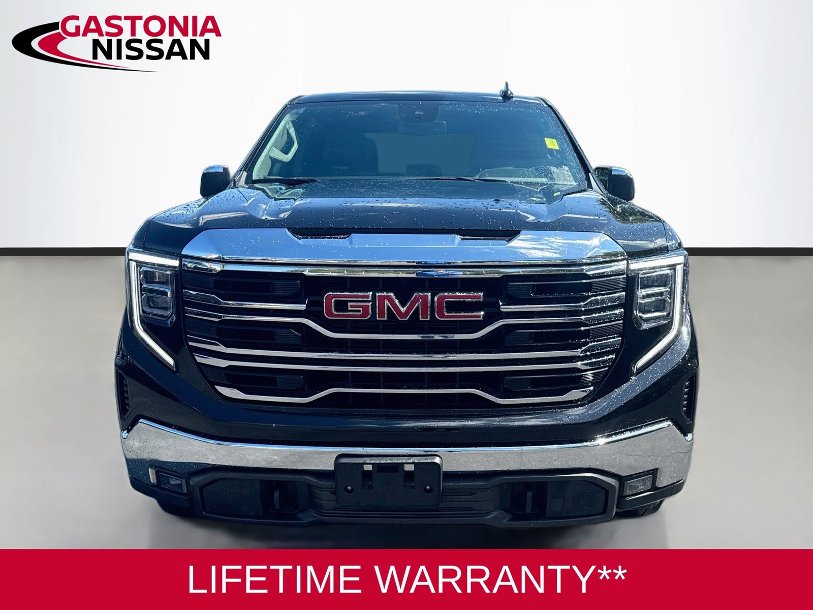 Used 2025 GMC Sierra 1500 SLT AWD/4WD image 2