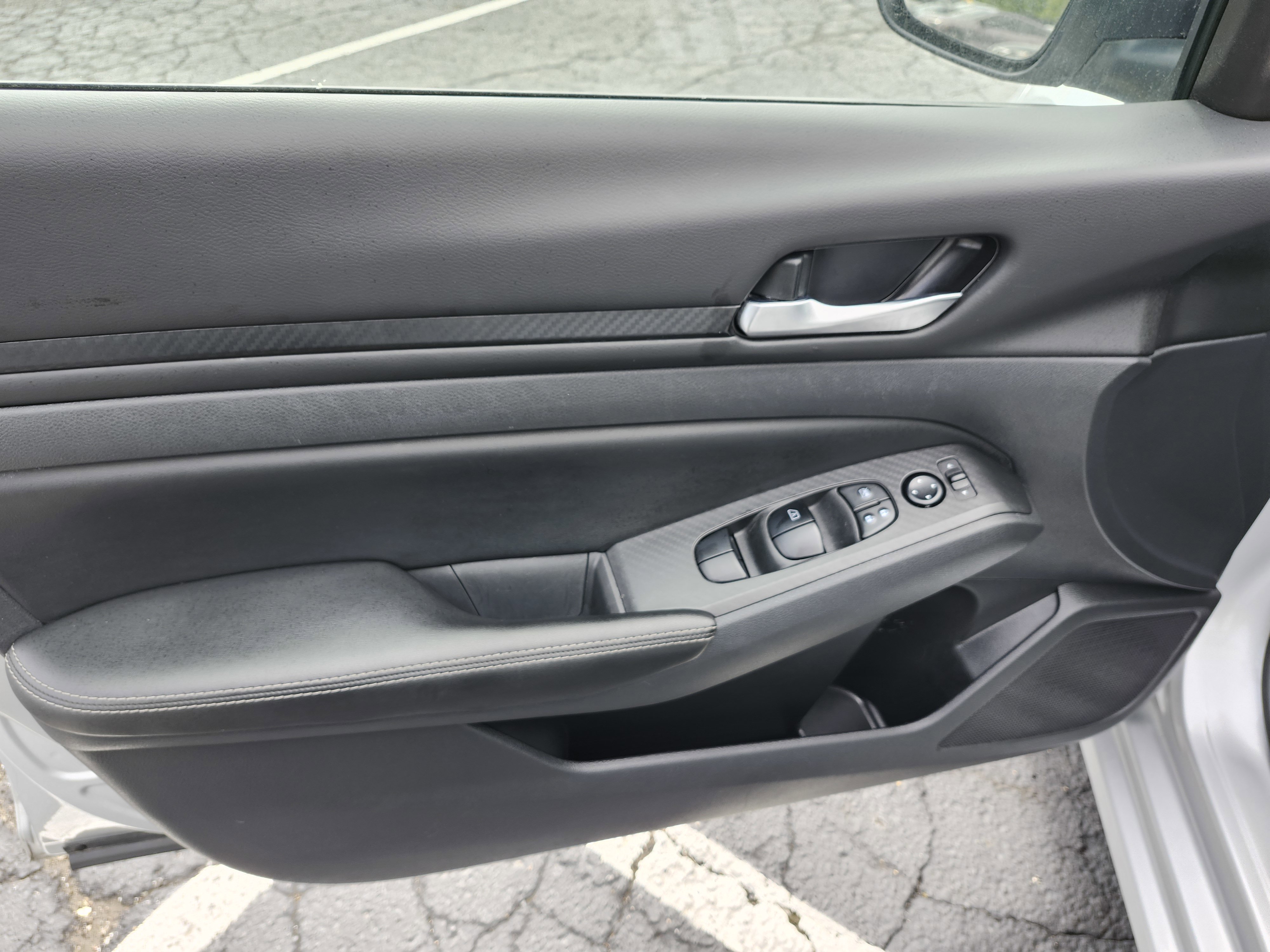 Used 2024 Nissan Altima 2.5 SV FWD image 25