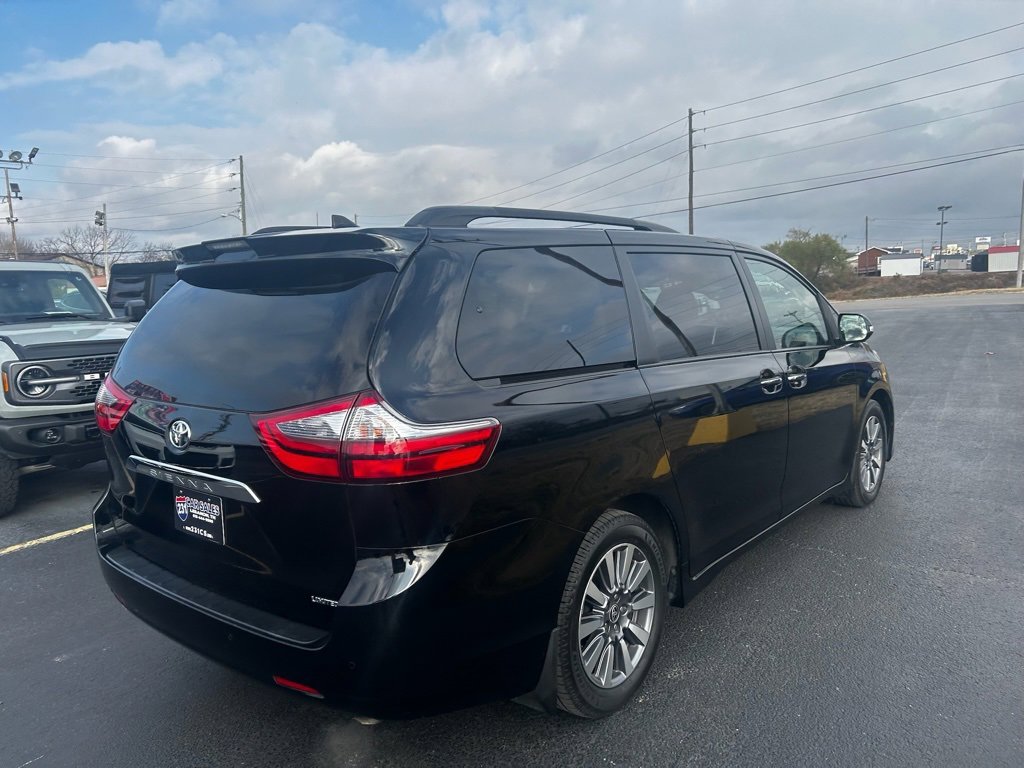 Used 2020 Toyota Sienna Limited Premium image 3