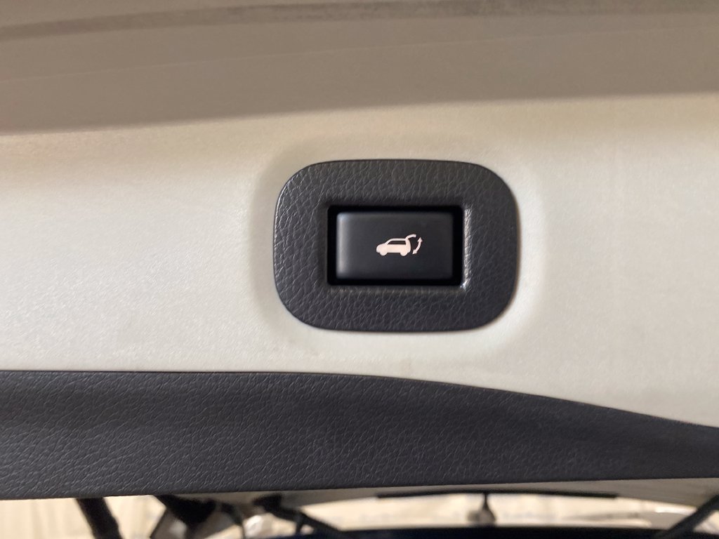 Used 2016 Nissan Rogue SV w/ SV Premium Package AWD/4WD image 17
