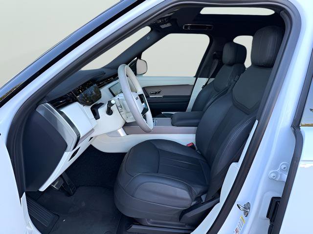 Certified 2023 Land Rover Range Rover SE image 12