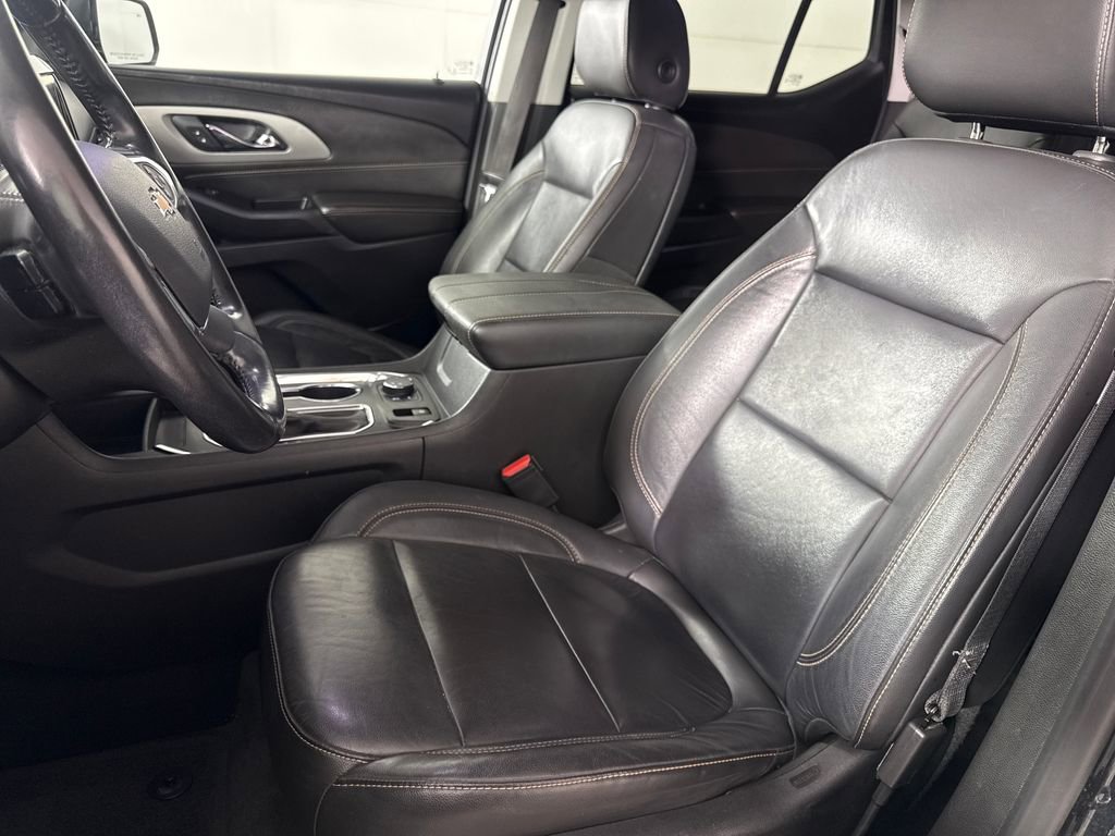 Used 2020 Chevrolet Traverse LT w/ Driver Confidence II Package FWD image 11