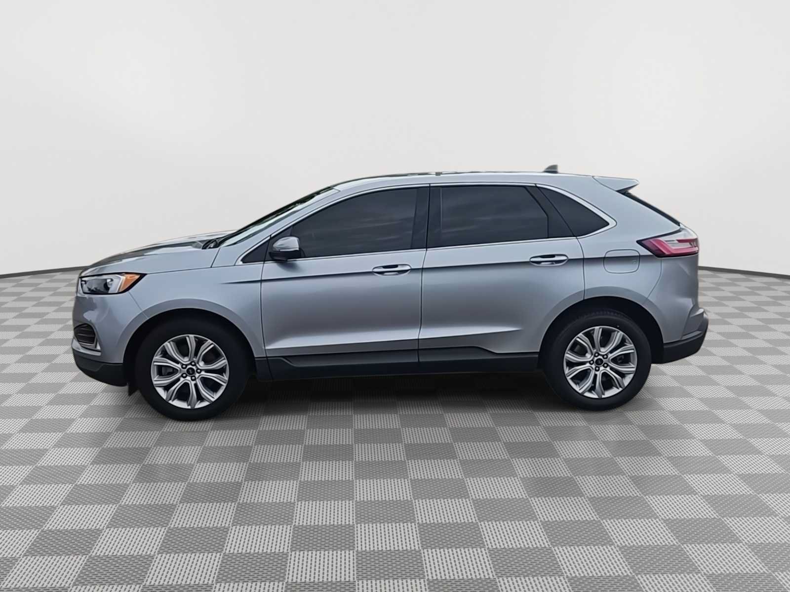 Used 2022 Ford Edge Titanium AWD/4WD image 5