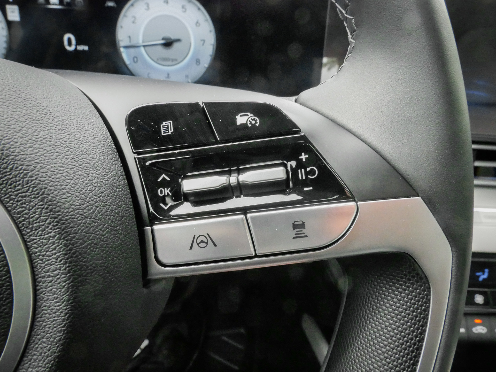 Used 2025 Hyundai Elantra Limited image 20