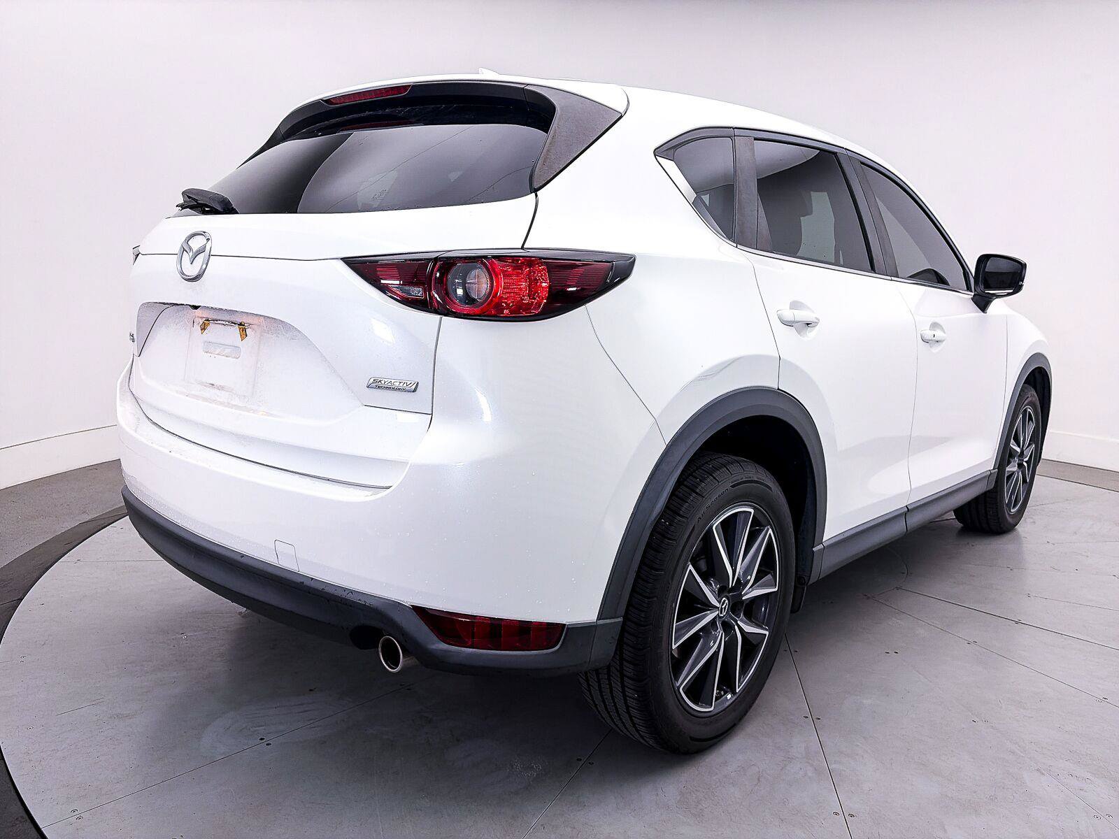 Used 2018 MAZDA CX-5 Touring w/ Preferred Equipment Package FWD image 12