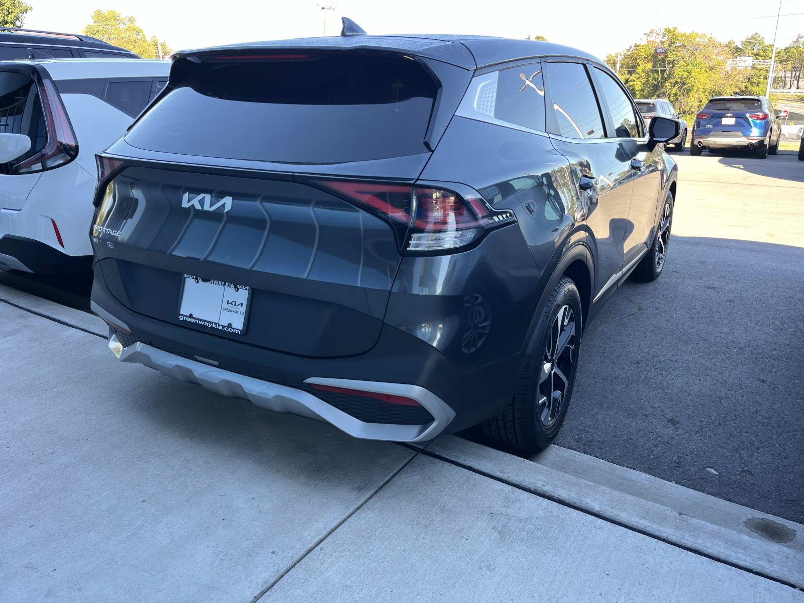 Used 2023 Kia Sportage EX FWD image 2
