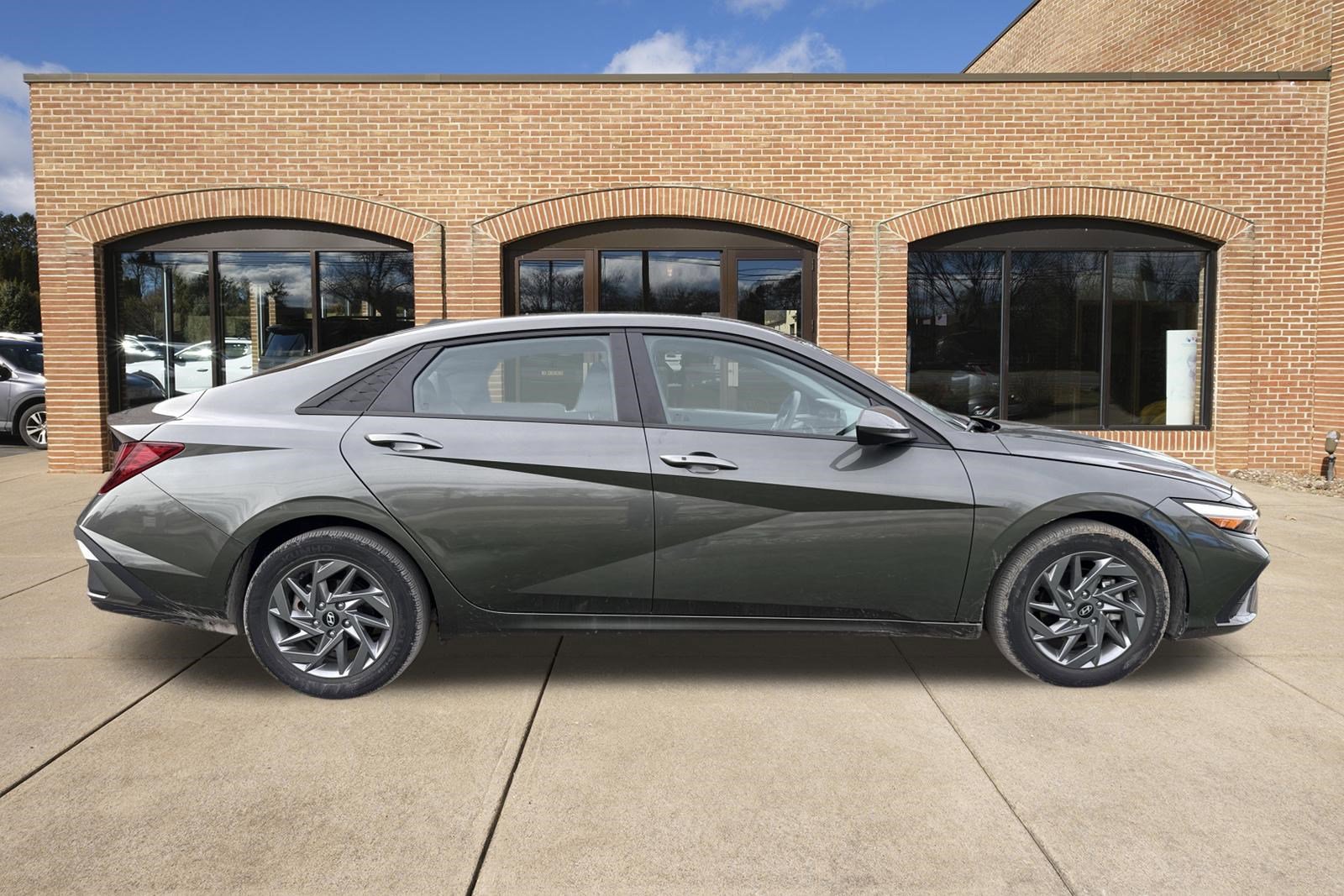 Certified 2024 Hyundai Elantra SEL image 3