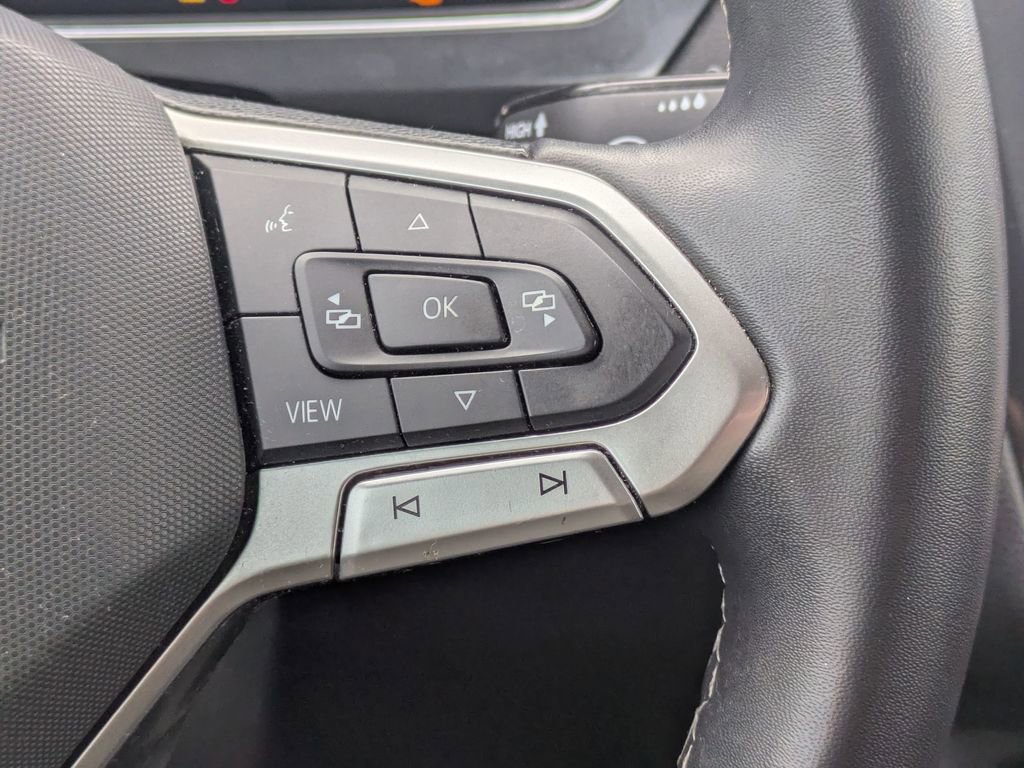 Used 2022 Volkswagen Tiguan SE image 19