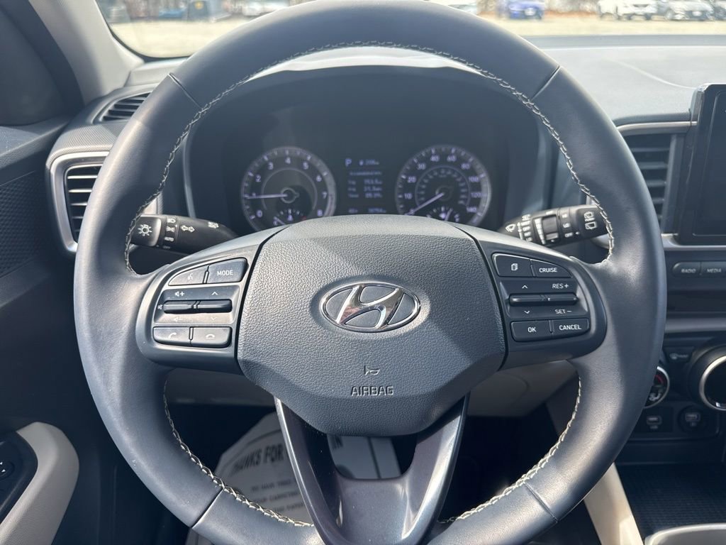 Used 2021 Hyundai Venue image 19