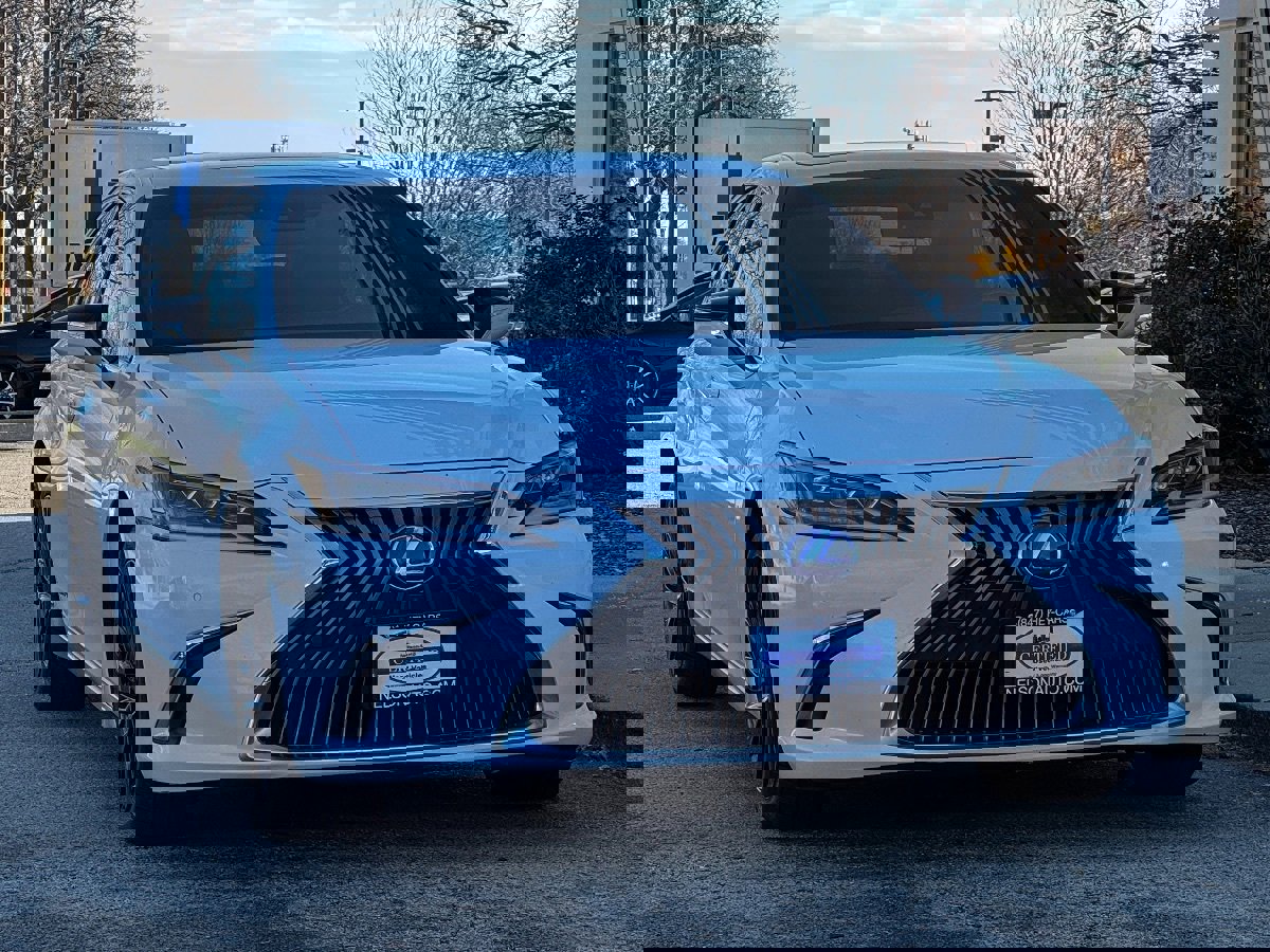 Used 2021 Lexus ES 300h w/ Accessory Package 2 image 2