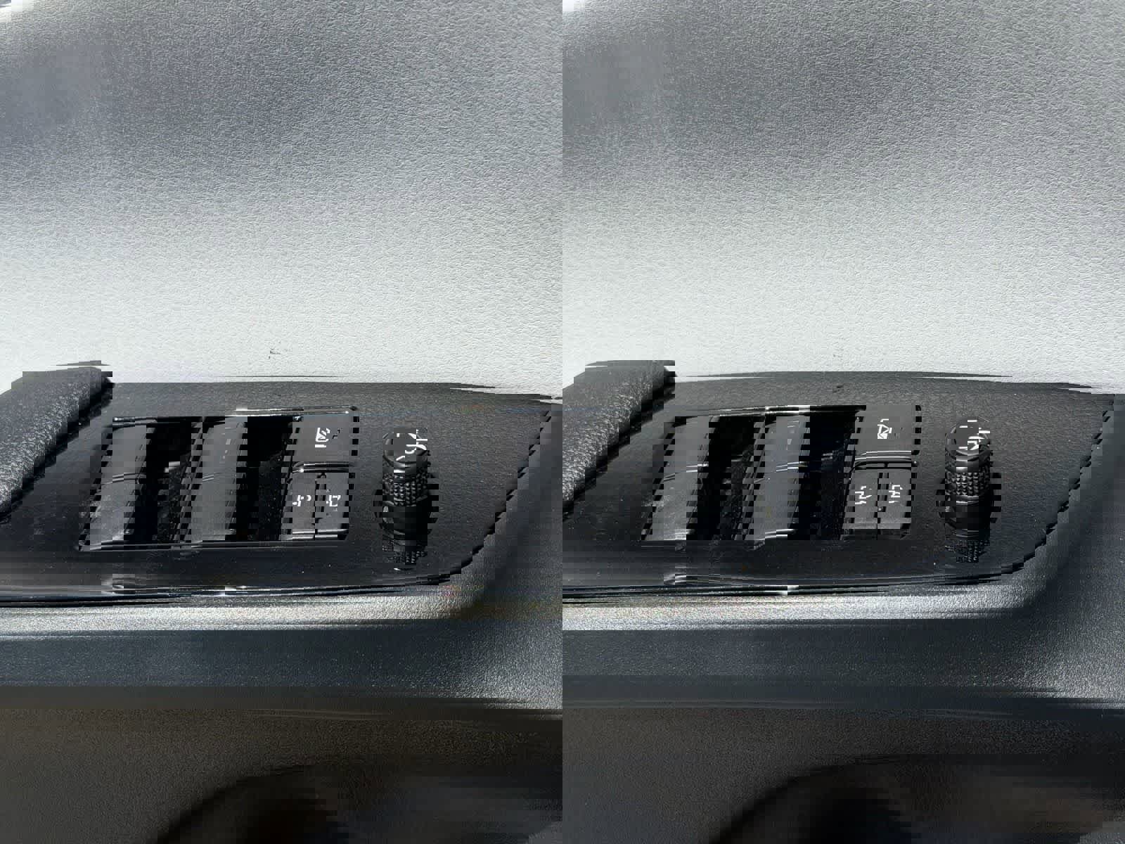 Used 2021 Toyota Prius Limited w/ Premium Convenience Package image 16