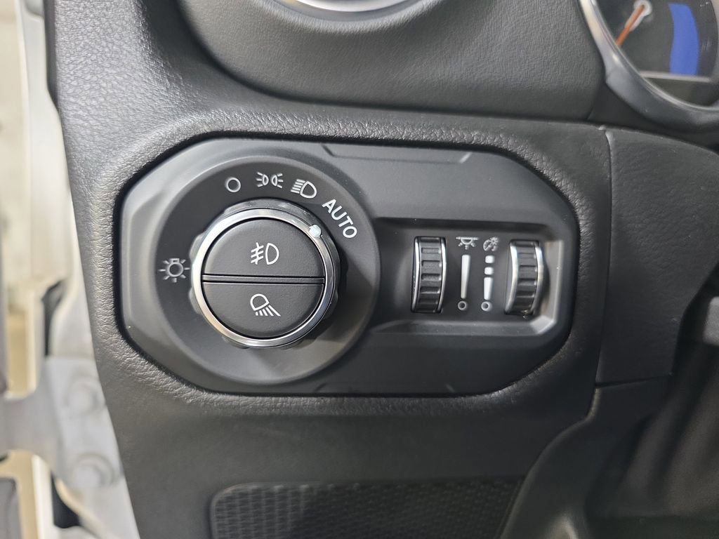 Used 2021 Jeep Gladiator Overland w/ Advanced Safety Group image 24