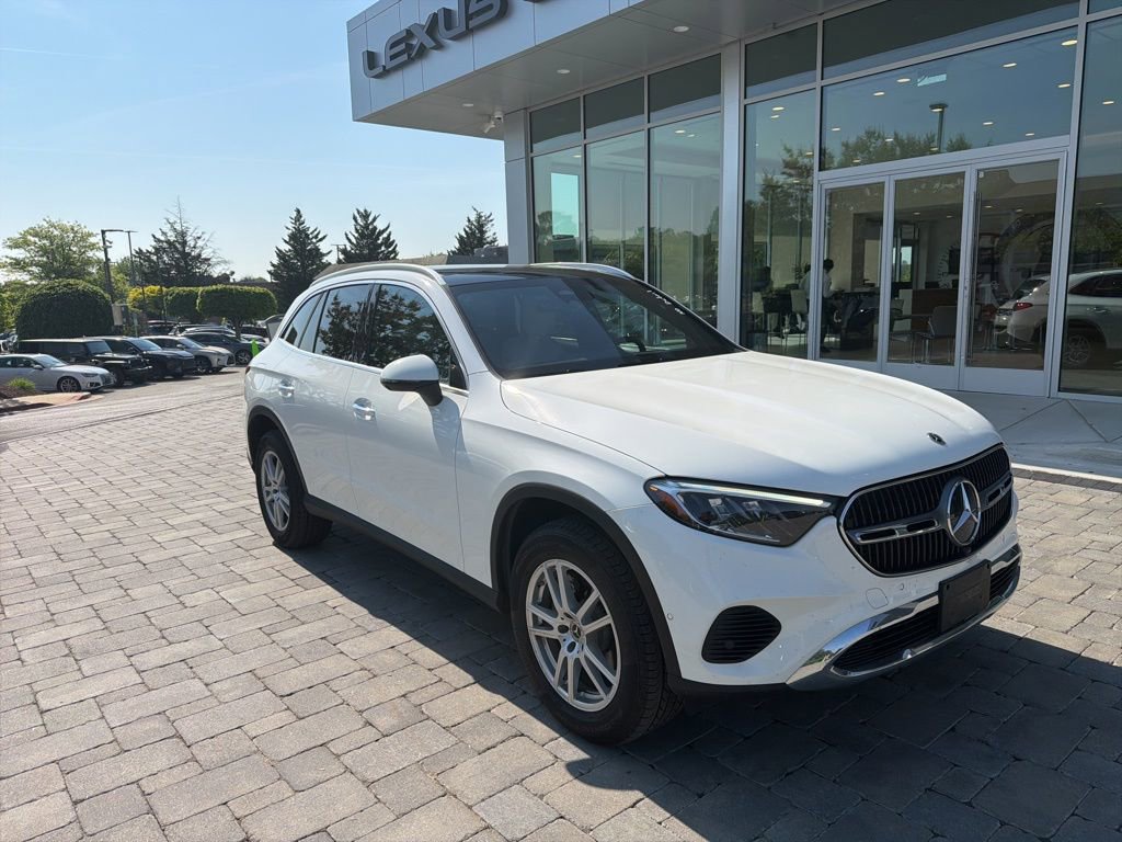 Used 2023 Mercedes-Benz GLC 300 4MATIC image 4
