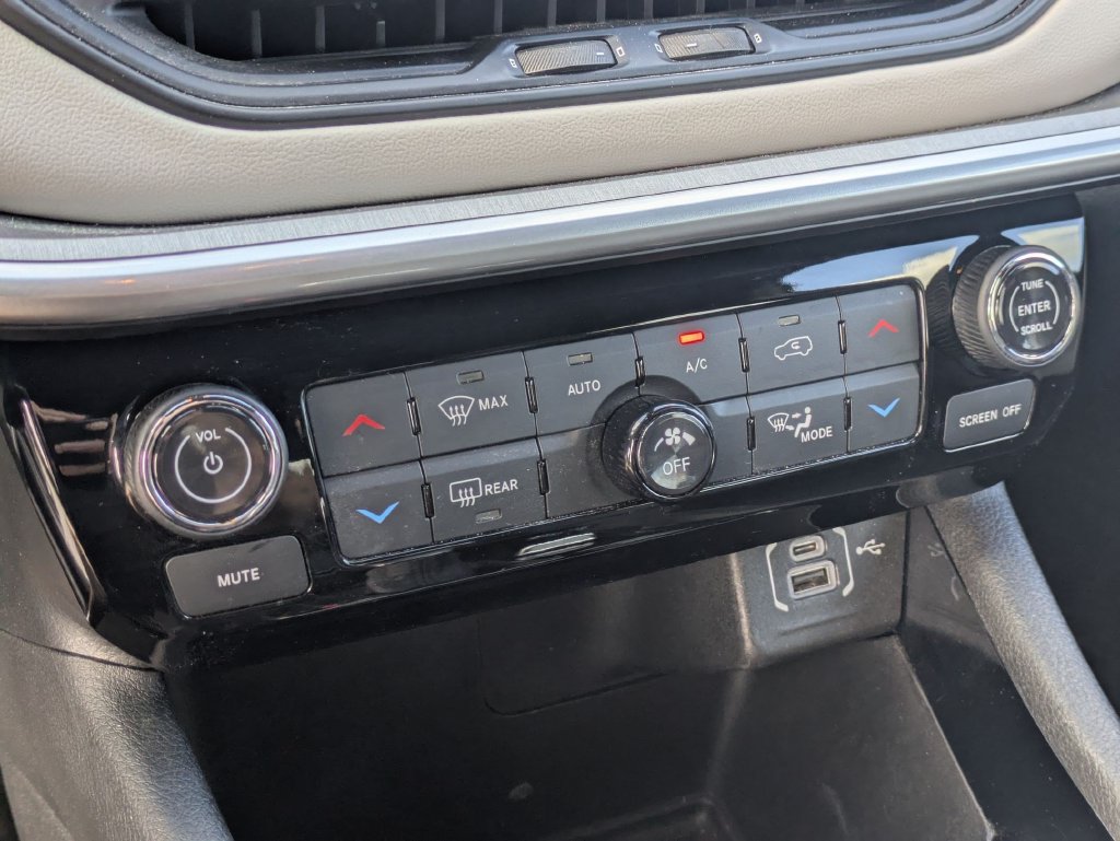 Used 2025 Jeep Compass Limited AWD/4WD image 24
