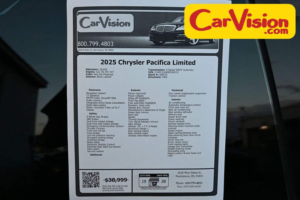 Used 2025 Chrysler Pacifica Limited image 42