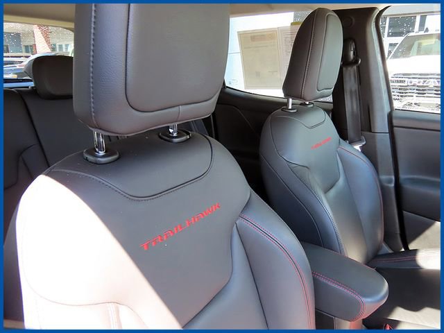 Certified 2022 Jeep Renegade Trailhawk image 9