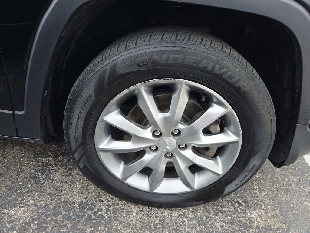 Used 2018 Jeep Cherokee Limited w/ Trailer Tow Group AWD/4WD image 16