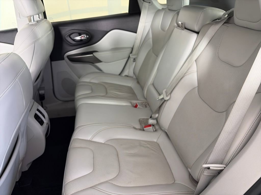 Used 2021 Jeep Cherokee Latitude Lux w/ Comfort/Convenience Group image 13