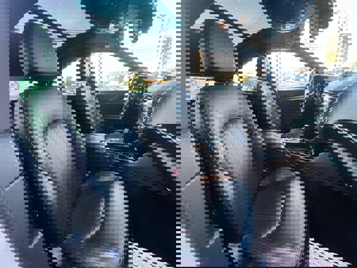 Used 2018 Maserati Levante image 13