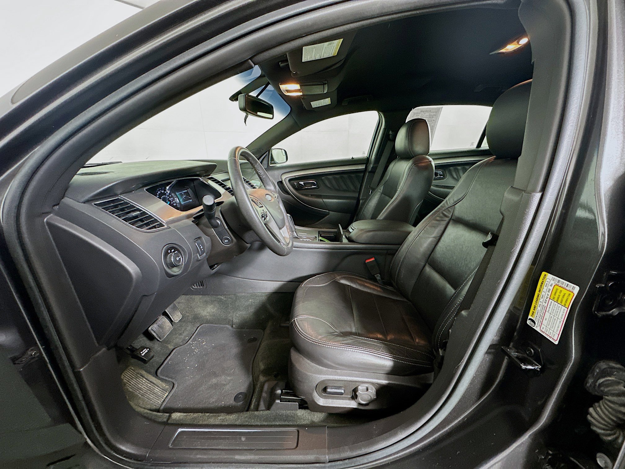 Used 2015 Ford Taurus SEL w/ Equipment Group 201A FWD image 13