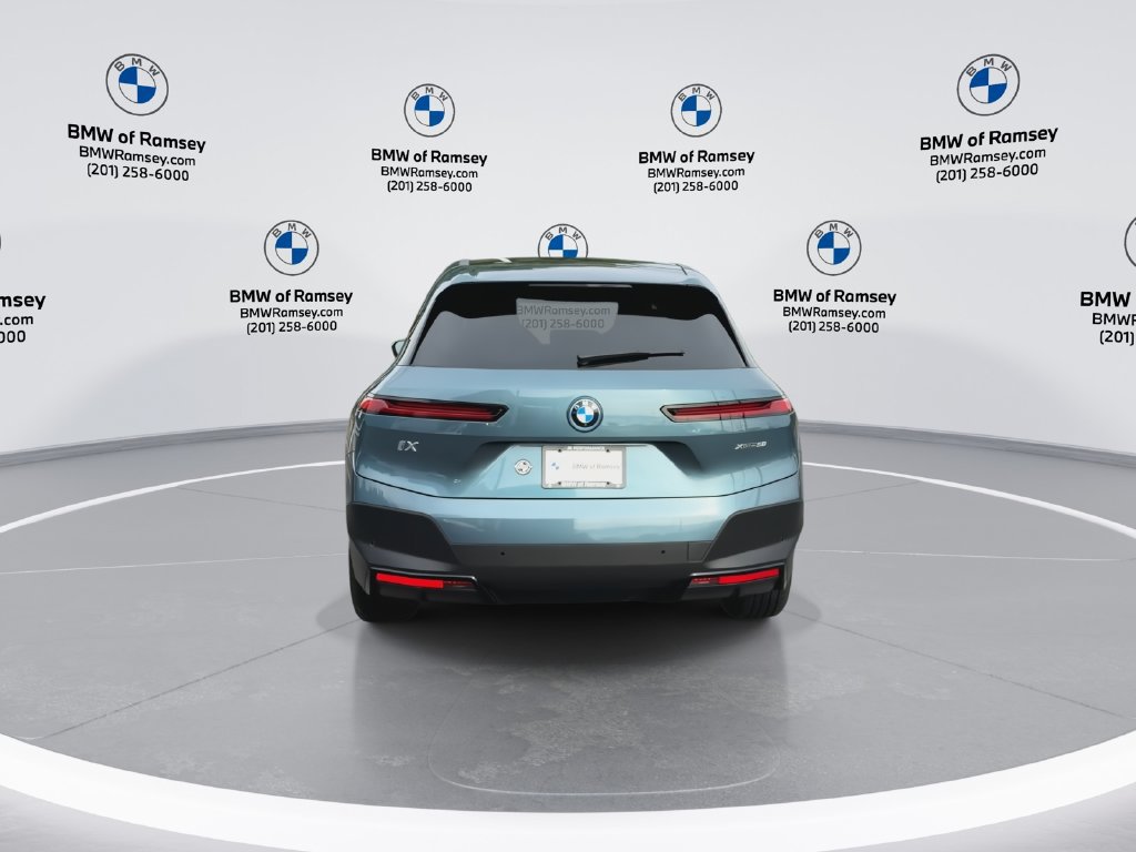 Used 2024 BMW iX xDrive50 AWD/4WD image 7