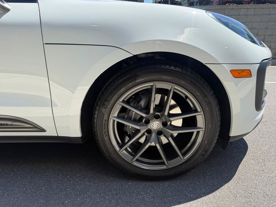 Certified 2026 Porsche Macan Turbo AWD/4WD image 11