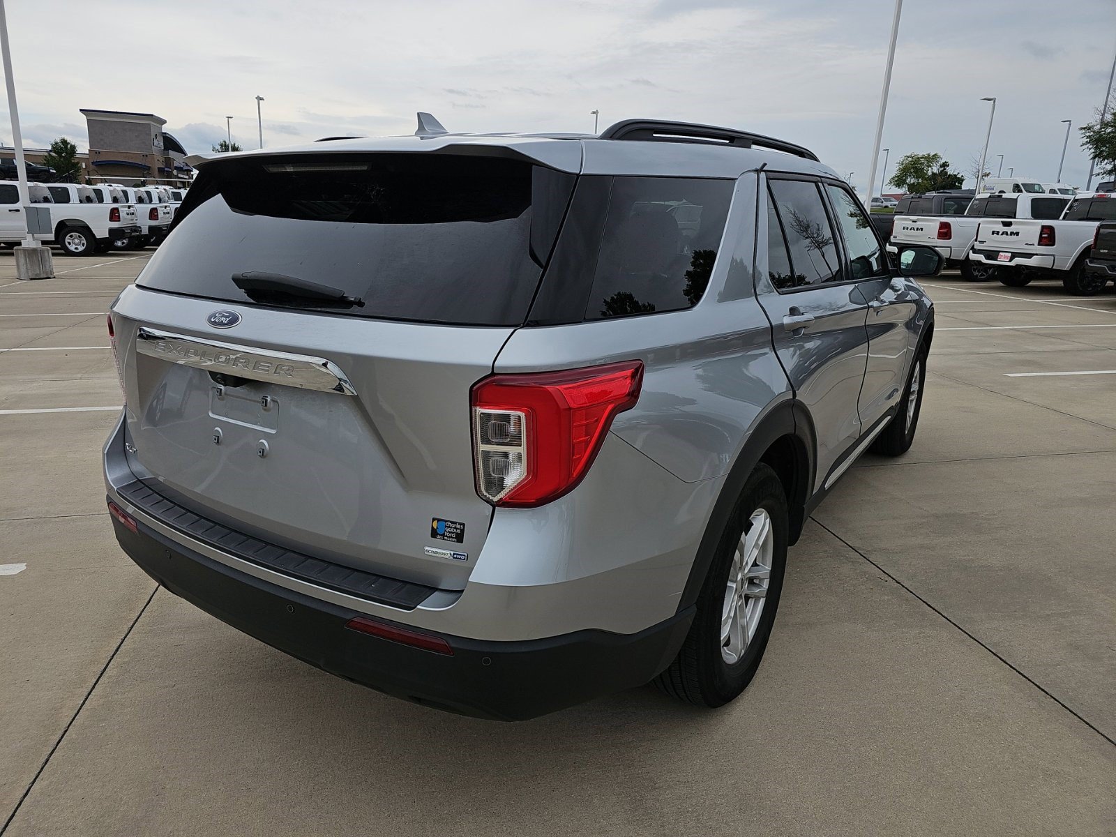 Used 2020 Ford Explorer XLT AWD/4WD image 6
