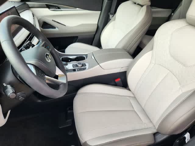 Certified 2027 INFINITI QX60 Luxe w/ Cargo Package FWD image 11