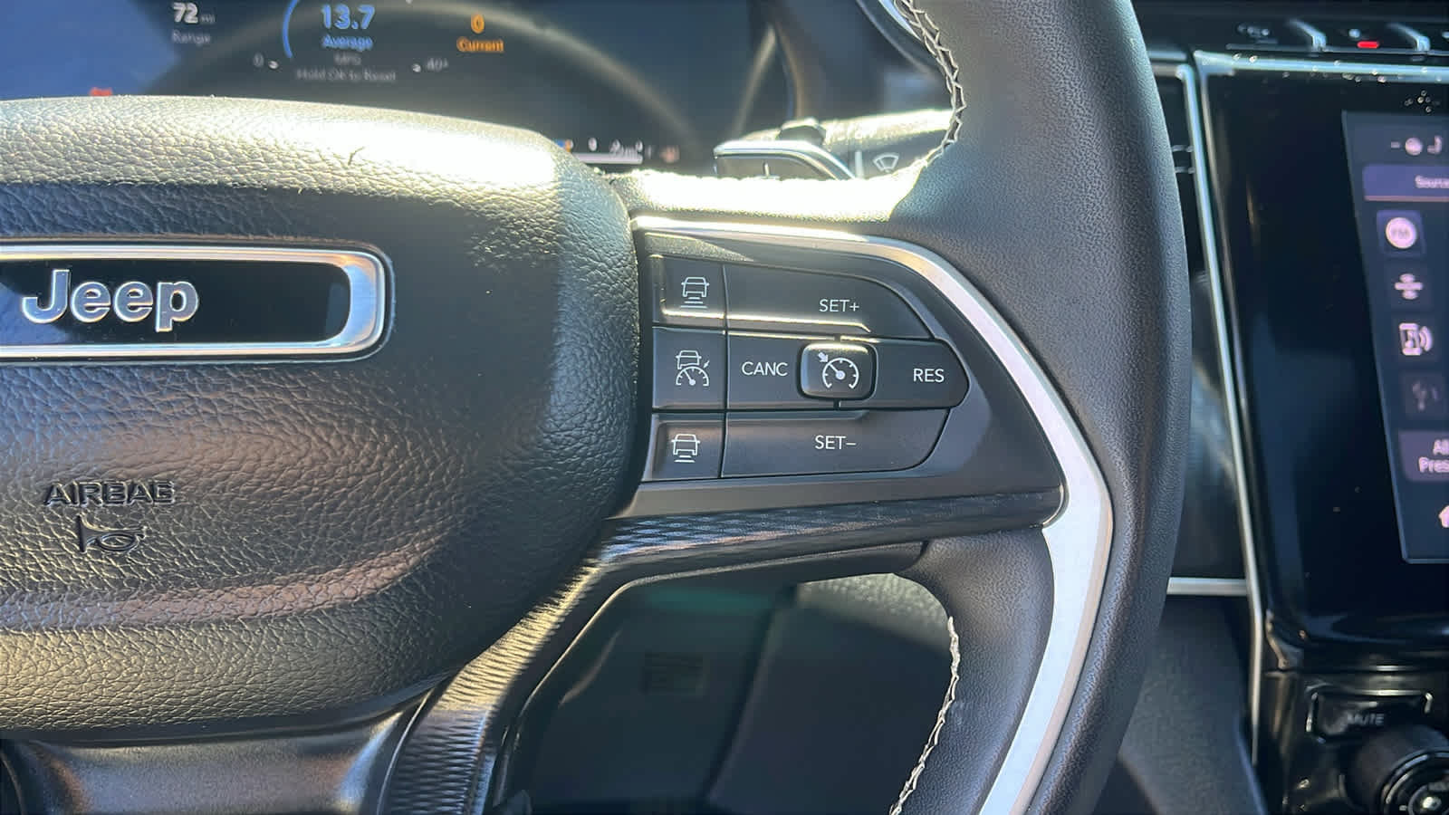 Used 2025 Jeep Grand Cherokee Altitude image 15