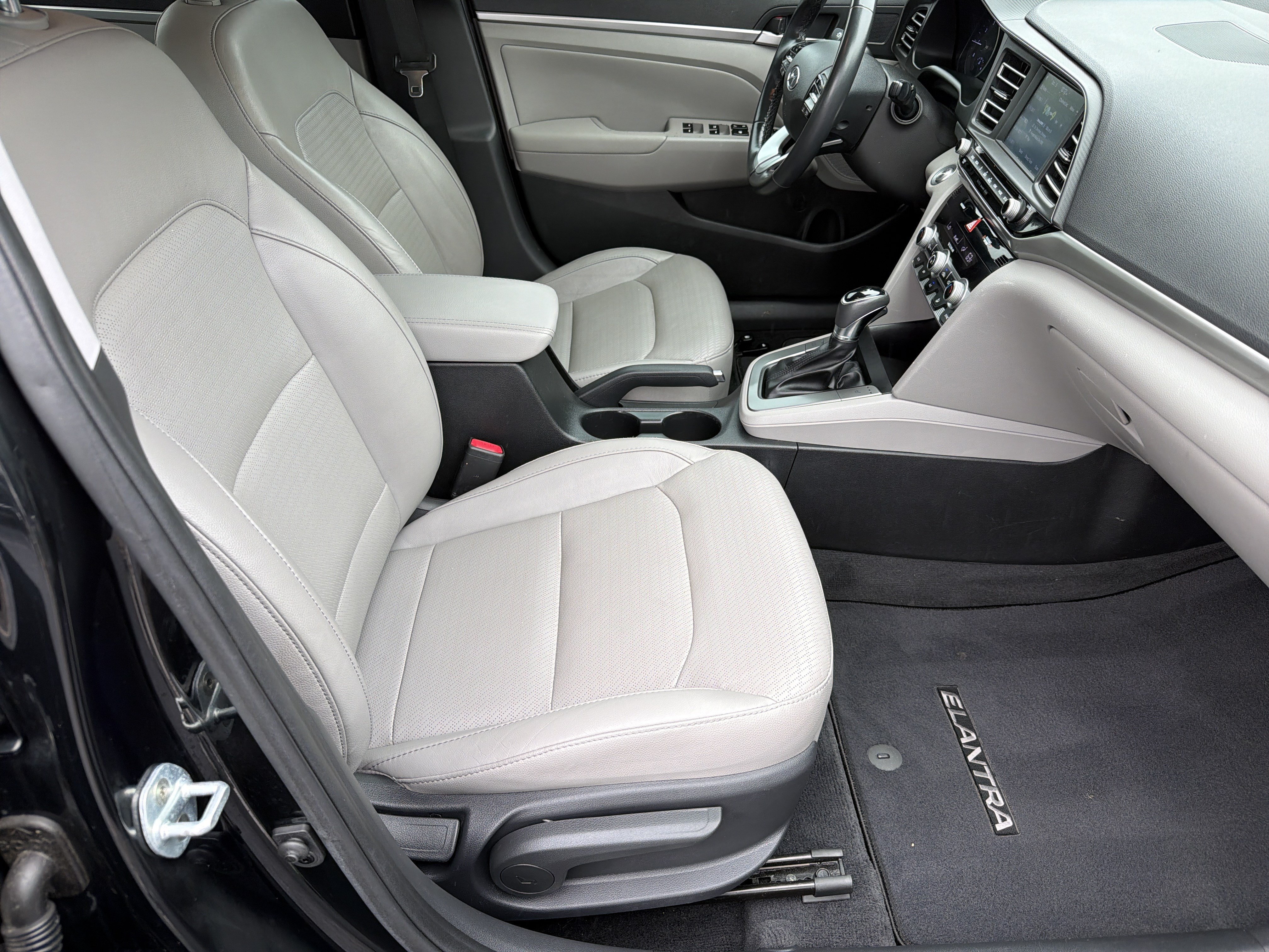 Used 2019 Hyundai Elantra Limited FWD image 11