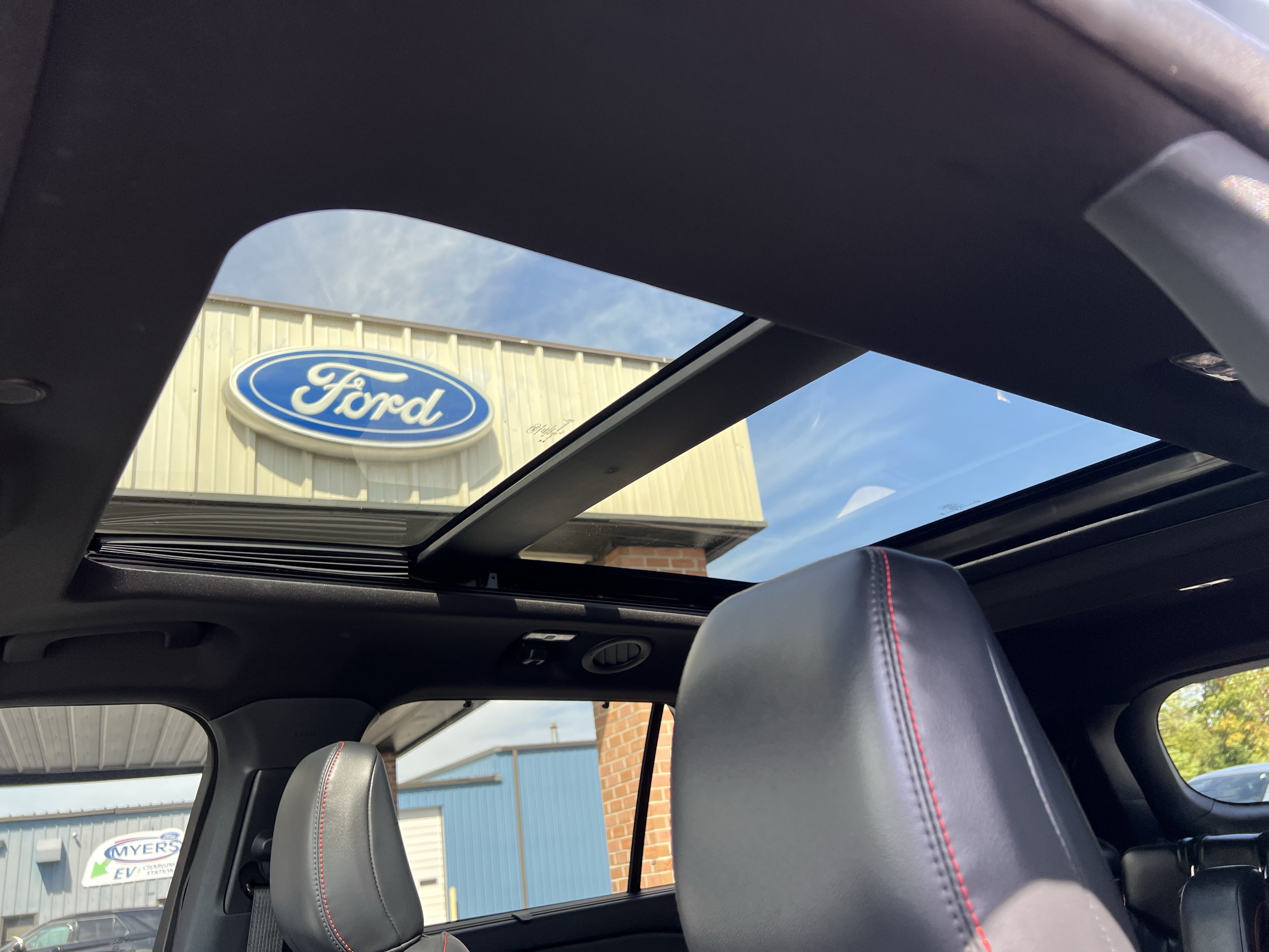 Used 2025 Ford Explorer ST AWD/4WD image 15