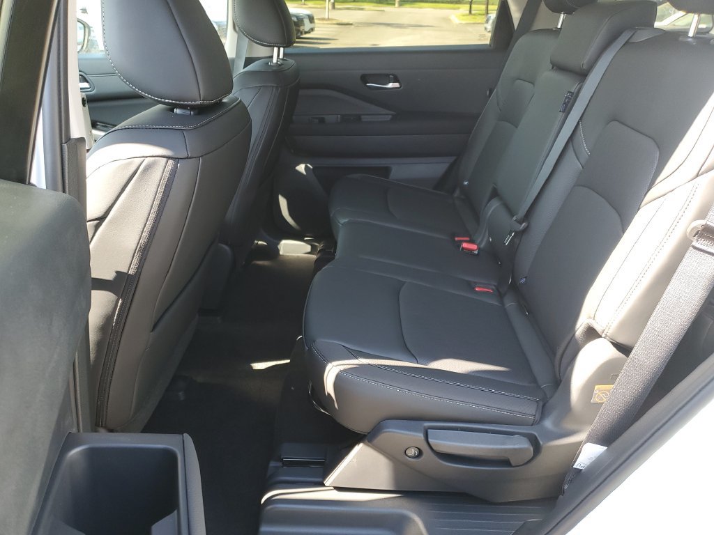 New 2026 Nissan Pathfinder SL FWD image 14