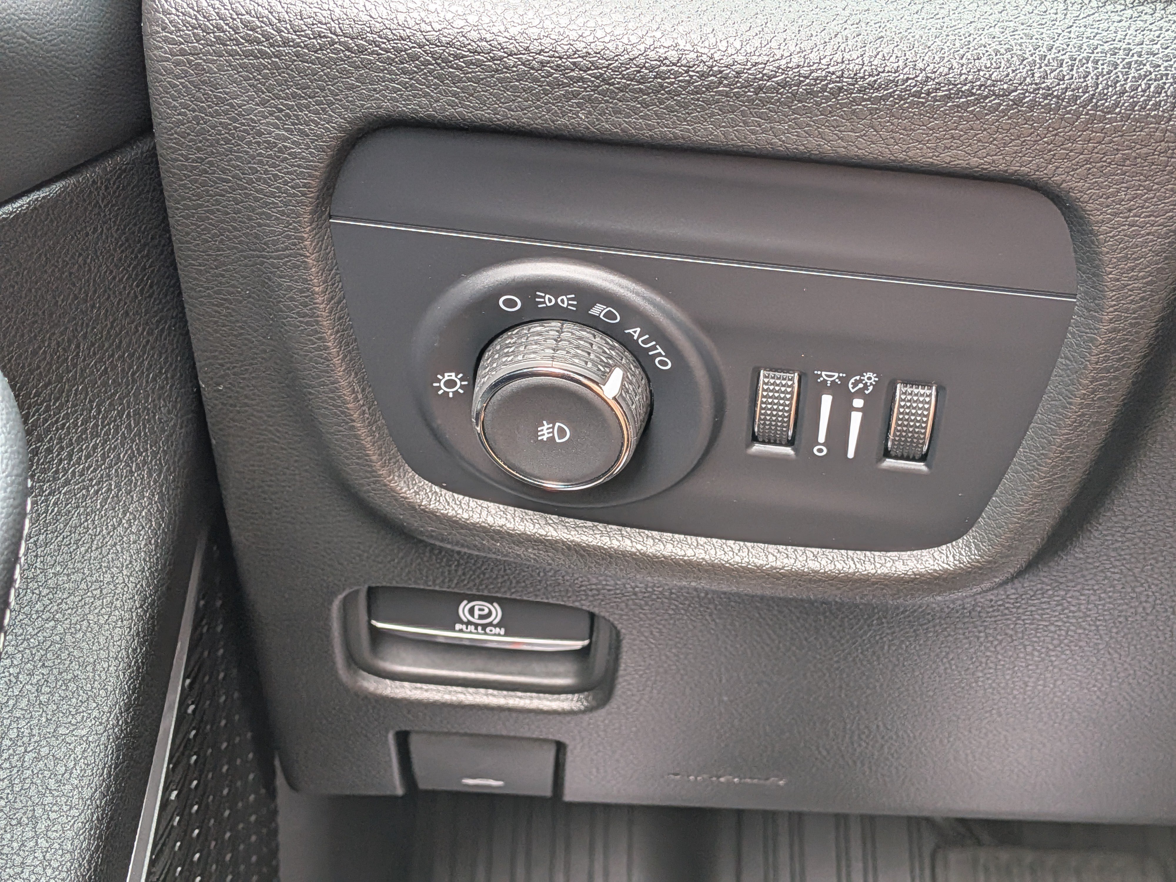 Used 2024 Jeep Grand Cherokee Limited w/ Luxury Tech Group II AWD/4WD image 25