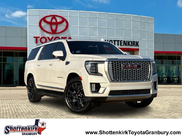 Used 2023 GMC Yukon XL Denali AWD/4WD image 1