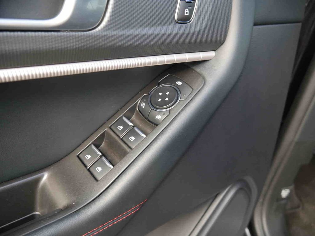 Used 2025 Ford Explorer ST-Line image 25